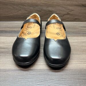Taos Banter Black Leather Mary Jane Comfort Shoes Womens
